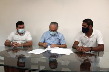 Dr. Laércio assina contrato para obras de infraestrutura no Distrito Industrial