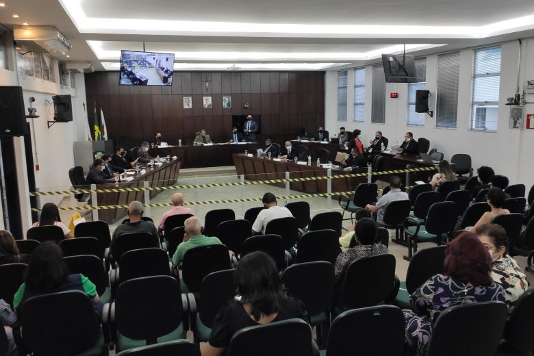 Em reunião amistosa, vereadores aprovam projetos e concedem homenagens em Monlevade