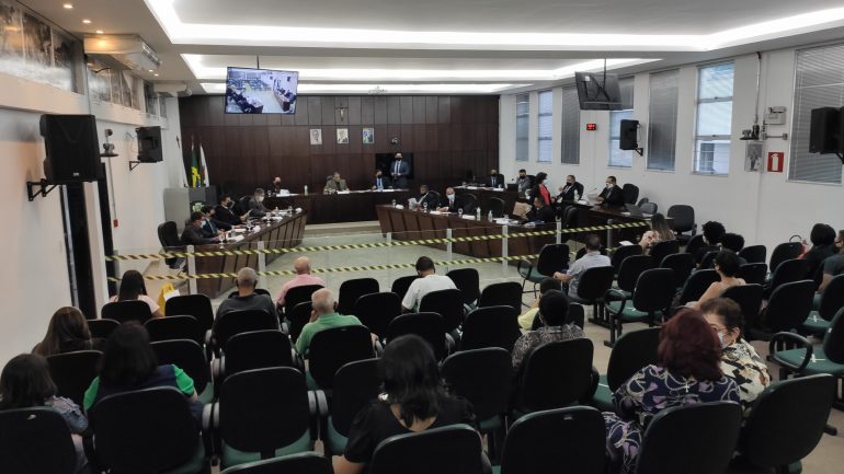 Em reunião amistosa, vereadores aprovam projetos e concedem homenagens em Monlevade