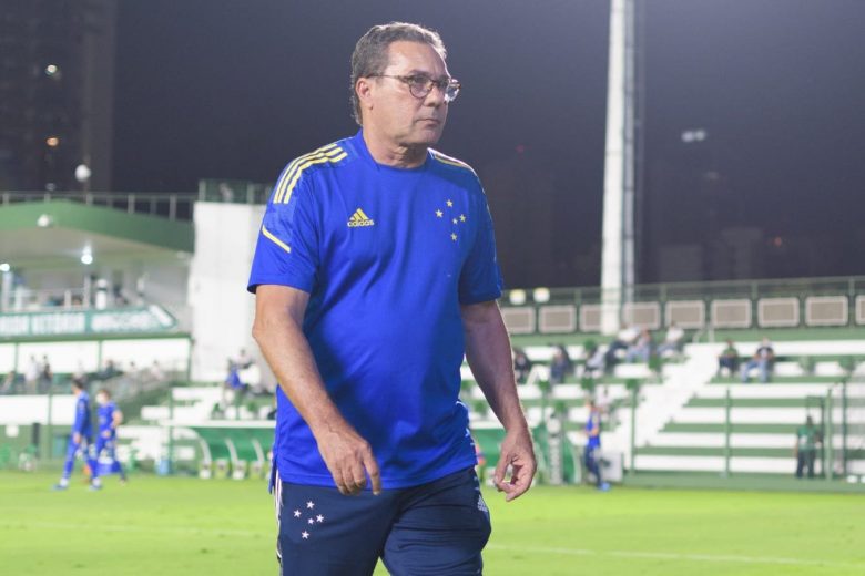 Para voltar a sonhar com o acesso, Cruzeiro busca vitória contra o Operário