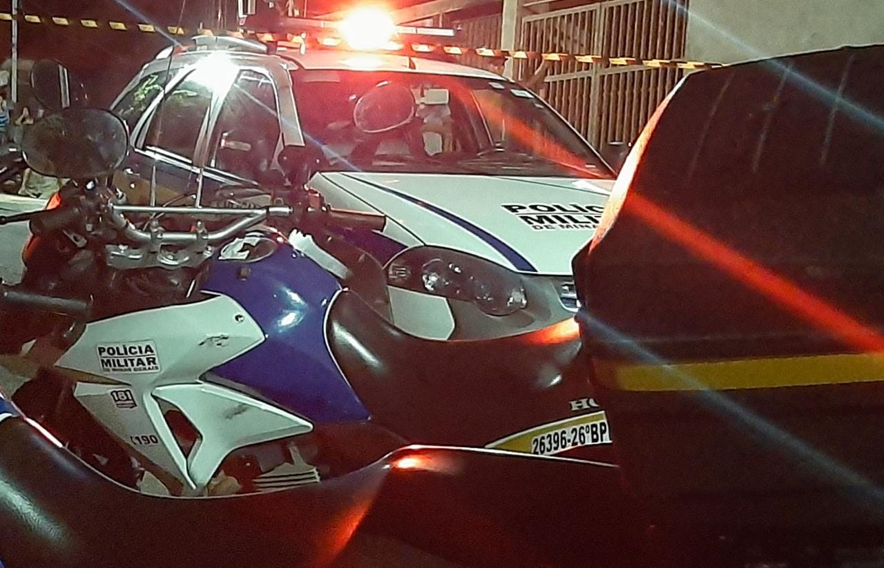 Casal é socorrido após ser baleado no bairro João XXIII