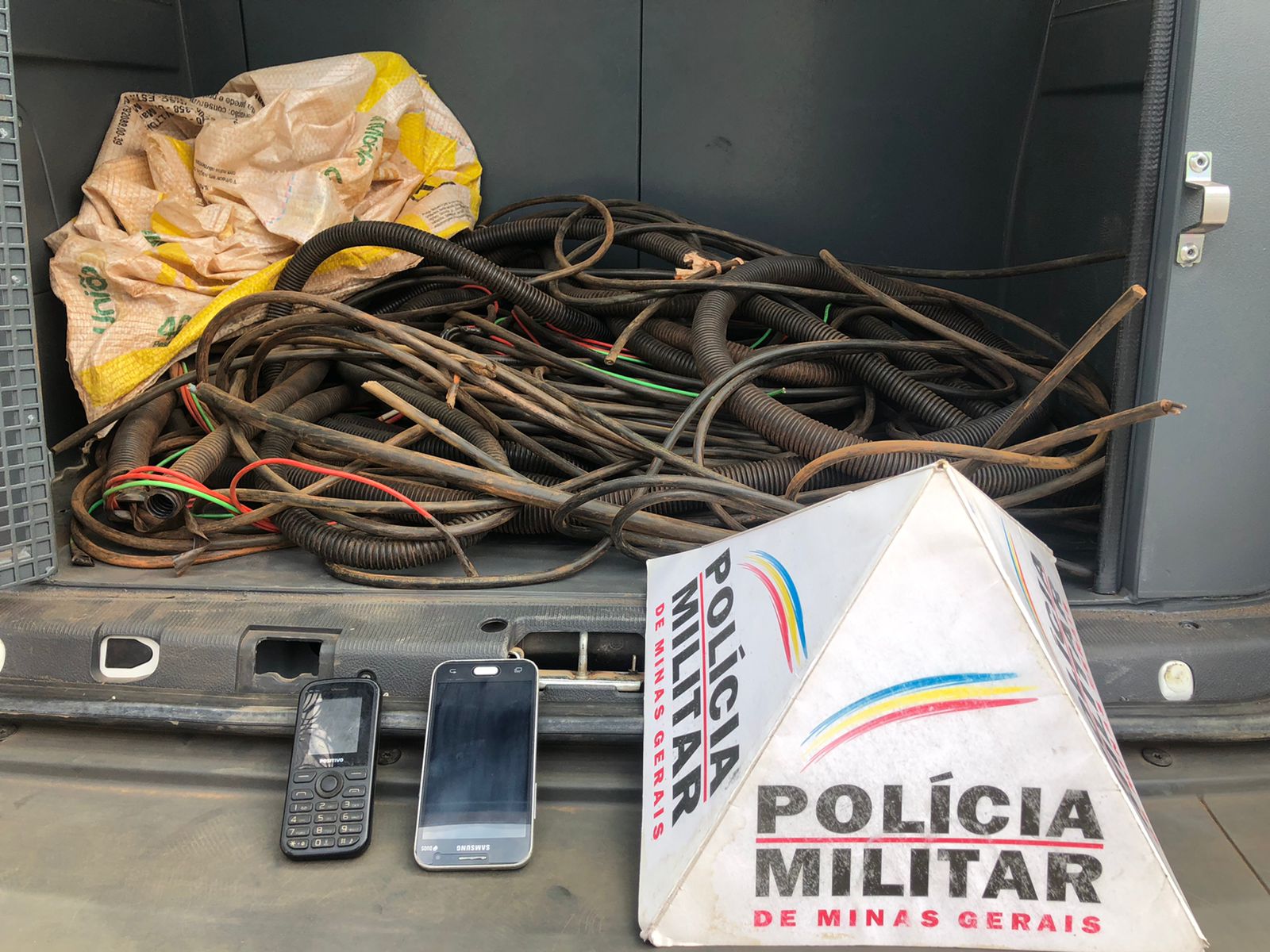 Dupla é presa suspeita de furtar cabos de cobre em Itabira