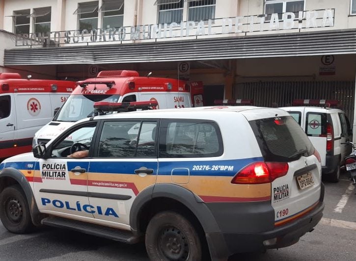 Jovem baleado no Barreiro é socorrido em estado grave