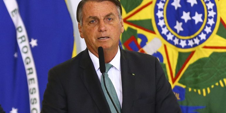 Jair Bolsonaro participa de entrega de 500 moradias populares em Fabriciano