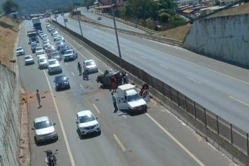 Acidente na MG-010 deixa criança gravemente ferida