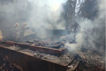 Bombeiros são acionados após novo incêndio no Centro de Itabira