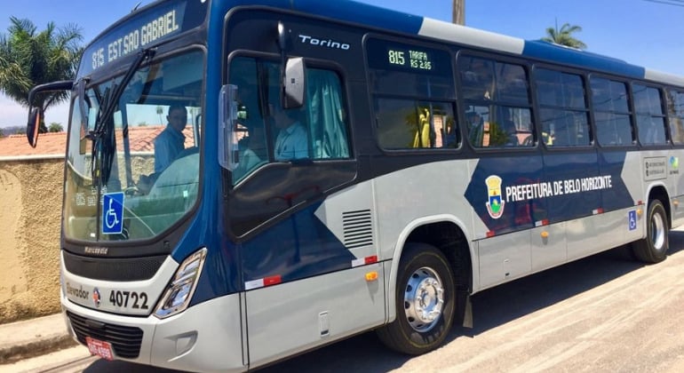 Segunda-feira de greve: motoristas de ônibus paralisam serviços na capital