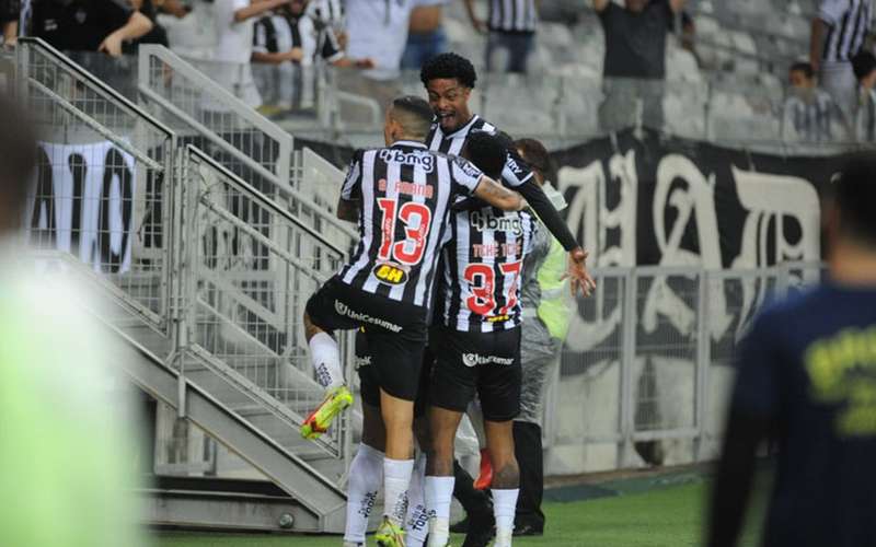 Keno marca, Atlético vence Internacional e amplia vantagem no Brasileiro