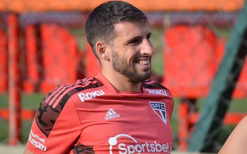 São Paulo visita a lanterna Chapecoense em busca de reação no Brasileirão