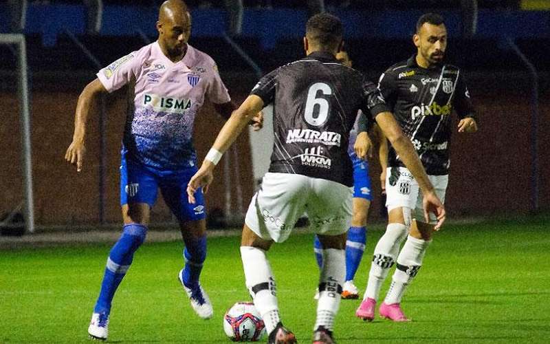 Ponte Preta arranca empate e atrapalha planos do Avaí no topo da Série B