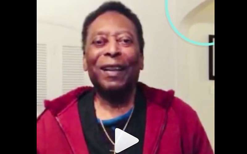Pelé ‘invade’ rede social da filha e se diz bem depois de alta do hospital