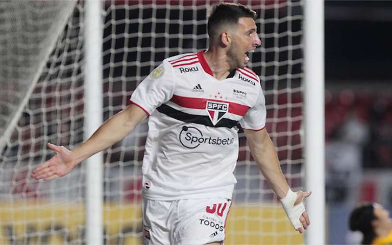 São Paulo bate Corinthians, encerra série de empates e reage no Brasileirão