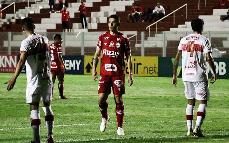 Vila Nova-GO desperdiça chances e empata em casa com o CRB pela Série B