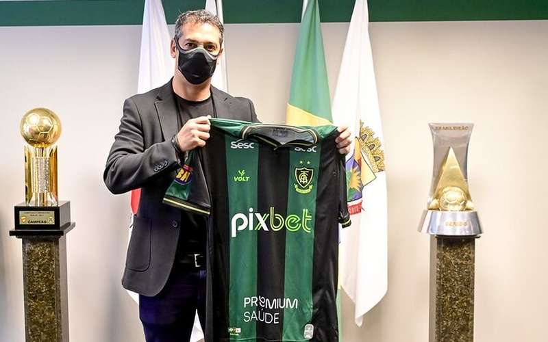 Marquinhos Santos promete usar mais jogadores da base no América