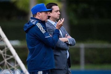 Sob os olhares do presidente, Cruzeiro treina para enfrentar o Avaí