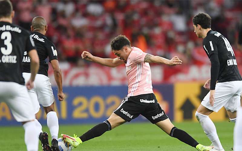 Red Bull Bragantino busca empate com Inter no último lance pelo Brasileiro