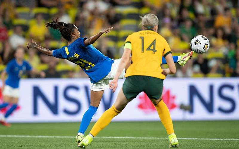 Seleção feminina esboça reação, mas perde amistoso para Austrália