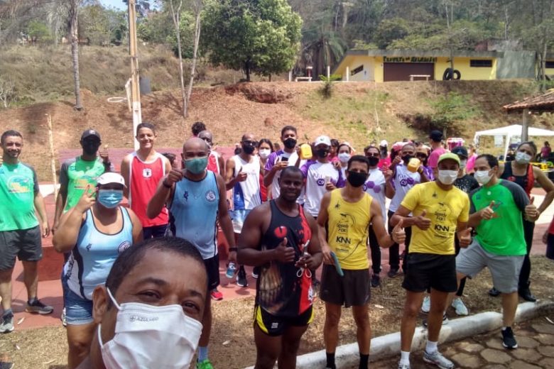 2ª Caminhada Outubro Rosa arrecada cerca de 70 litros de leite