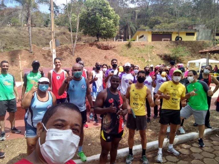 2ª Caminhada Outubro Rosa arrecada cerca de 70 litros de leite