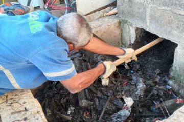 Secretaria de Obras limpa bueiros, faz manutenção e drenagem em vias de Itabira