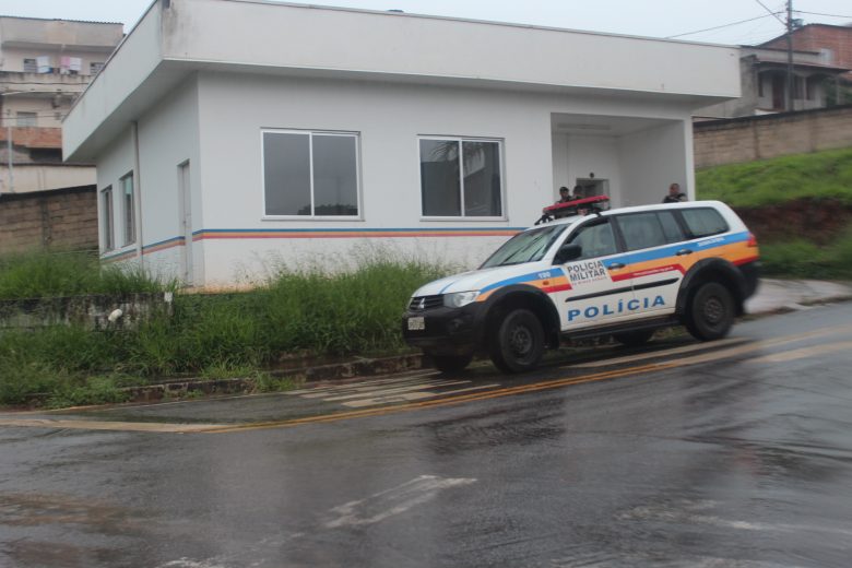 Saveiro furtada é abandonada no bairro Clóvis Alvim I