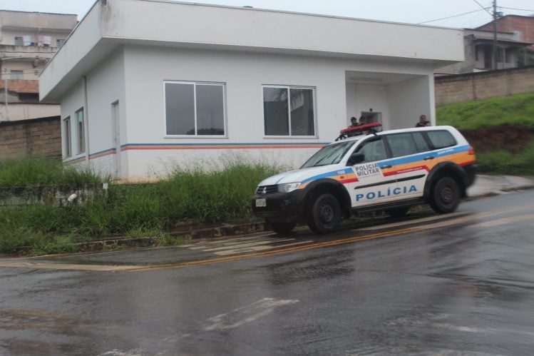Saveiro furtada é abandonada no bairro Clóvis Alvim I