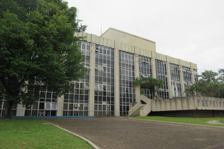 Justiça suspende aumento salarial do prefeito, vice-prefeito e secretários municipais de Itabira