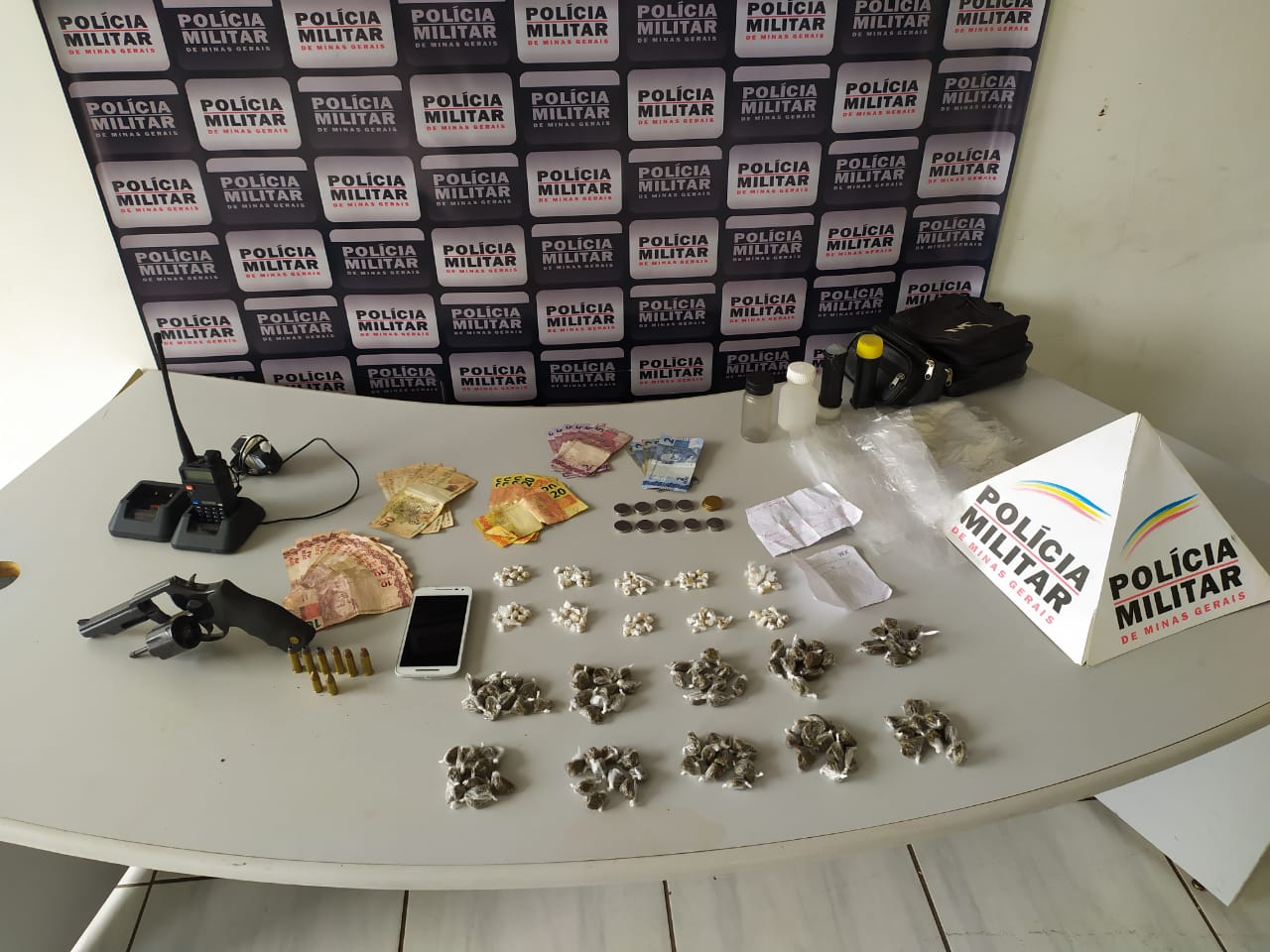 Polícia apreende arma e drogas no Major Lage de Baixo