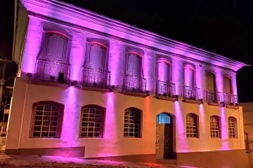 Outubro Rosa: iluminação da Prefeitura de Conceição alerta para a prevenção do câncer de mama