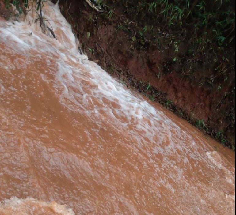 Adutora rompe e Monlevade está sem abastecimento de água nesta terça-feira