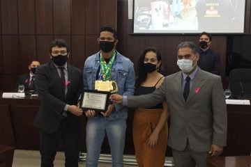 Câmara concede diploma de mérito desportivo ao atleta monlevadense John Maycon dos Santos