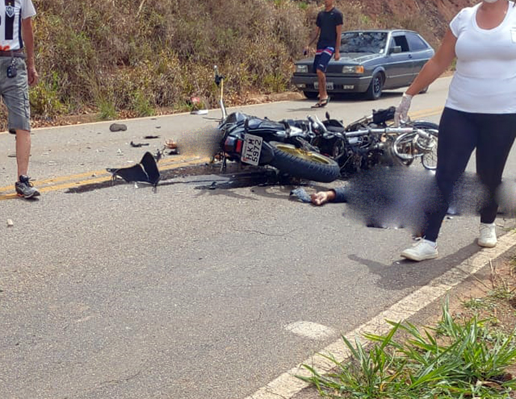 Colisão frontal entre motocicletas deixam três mortos em Urucânia