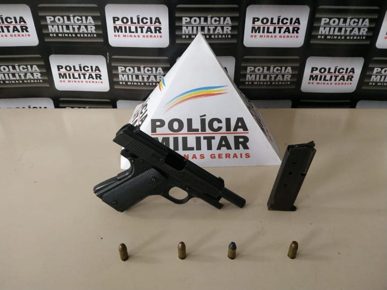 Homem guarda arma carregada dentro de casa e é preso pela PM em Monlevade