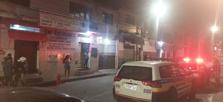 Jovem é morto a tiros dentro de bar no Água Fresca