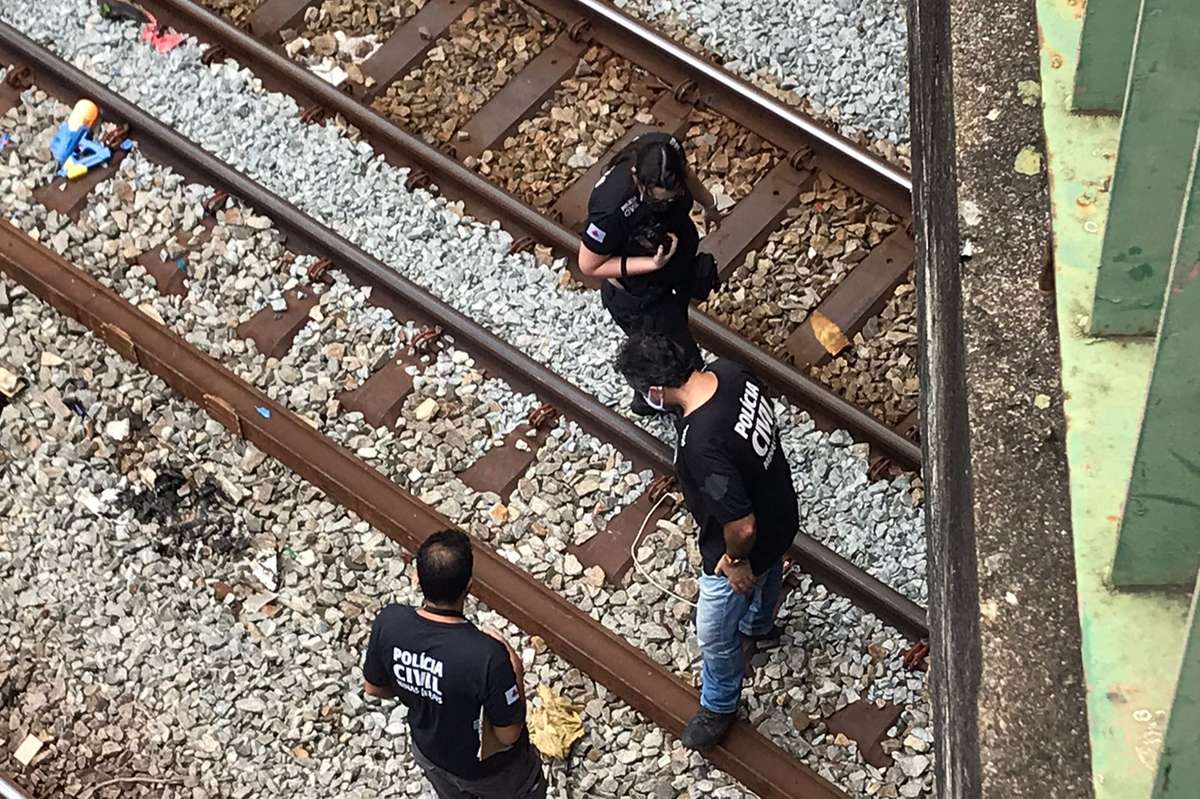 Homem deitado no trilho da estação Santa Tereza é atropelado