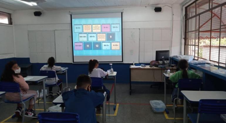 Prefeitura de BH autoriza 100% dos alunos nas aulas presenciais e tem novas regras para comércio