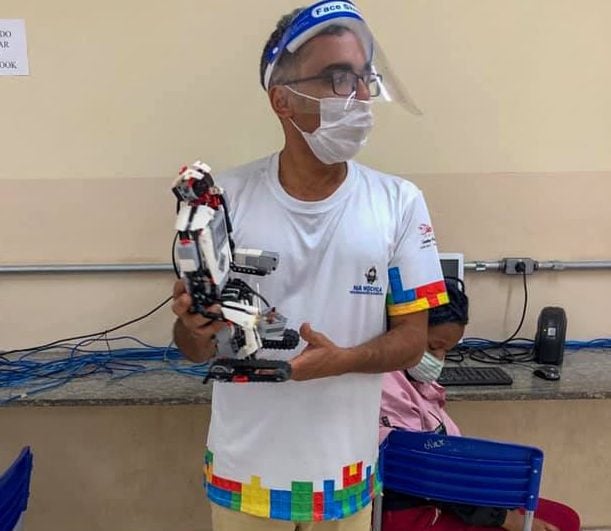 Alunos da Emip apresentam projeto “Na Mochila” para organizadores da Mostra Nacional de Robótica