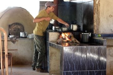 Com alta do gás e de alimentos, especialistas orientam como economizar