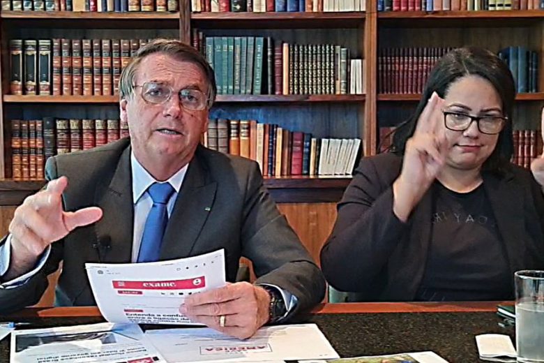 Presidente critica política que atrela preço dos combustíveis ao dólar