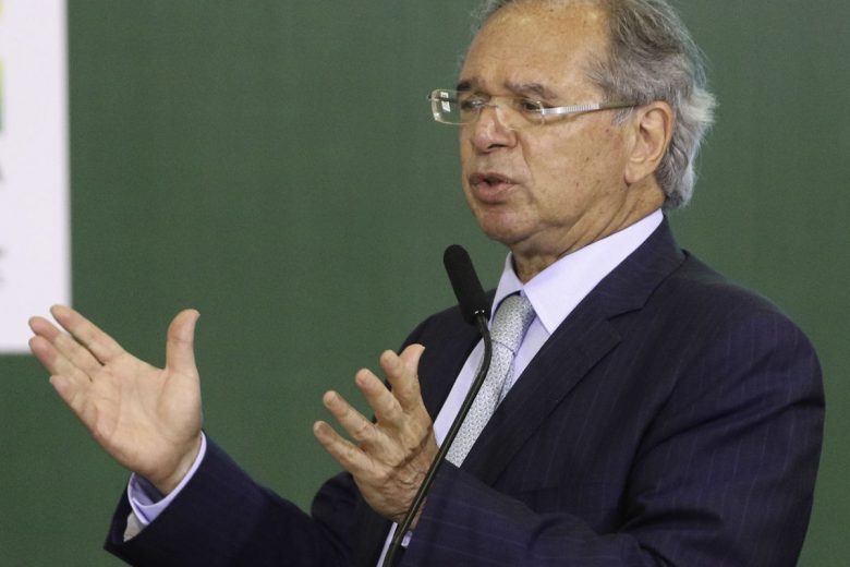 Ministro diz que privatização da Petrobras ampliaria investimentos