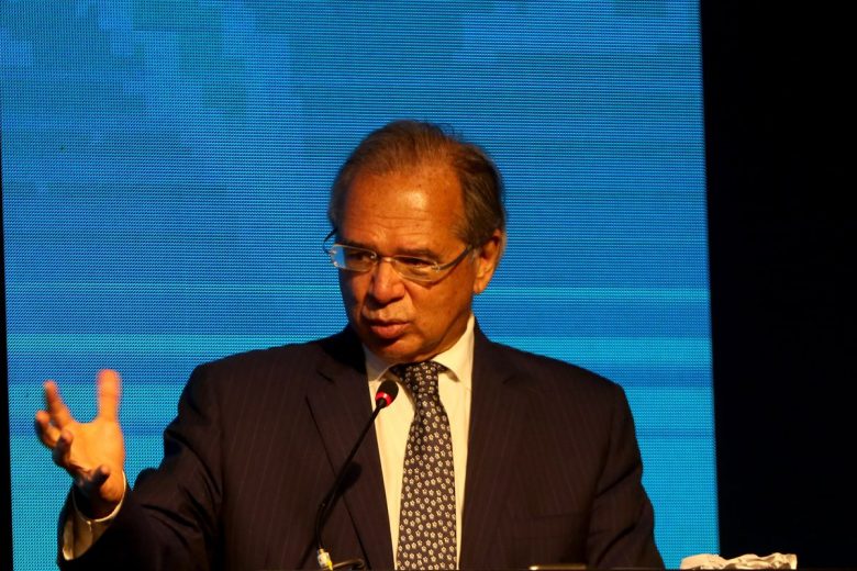 Auxílio Brasil: ministro diz que governo usará R$ 30 bi fora do teto