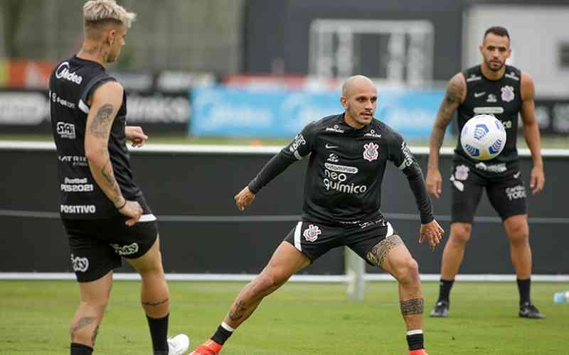 Com novidades, Corinthians divulga relacionados para duelo com o Atlético
