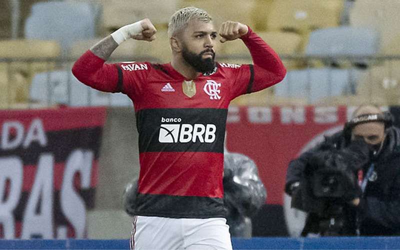 Com arbitragem polêmica e time misto, Flamengo vence o Bahia no Brasileirão