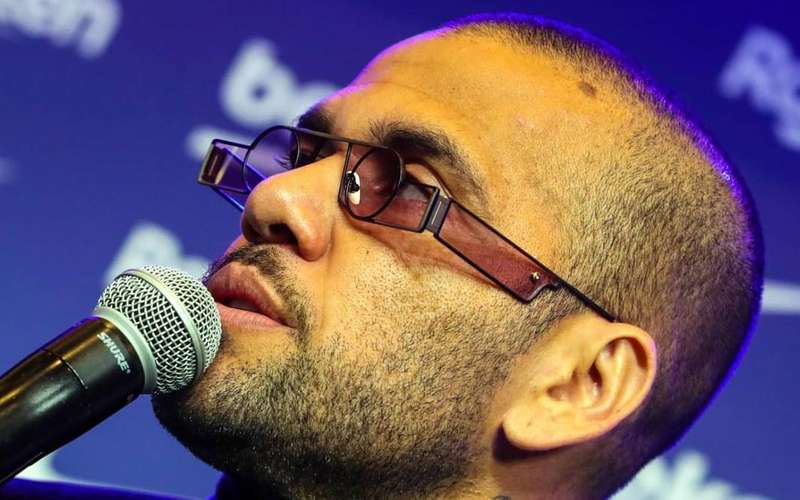 Daniel Alves fala sobre as chances de voltar a vestir a camisa da seleção