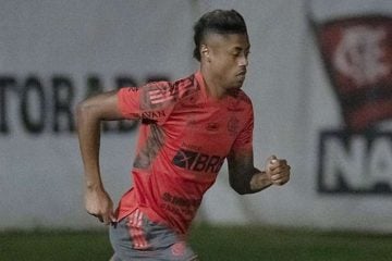 Exame aponta tendinite no joelho esquerdo de Bruno Henrique, do Flamengo
