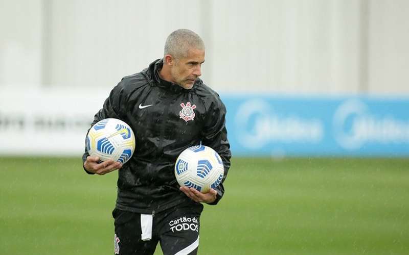 Gaviões da Fiel volta a exigir saída de Sylvinho: ‘Não tem competência’