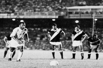 Há 52 anos, Pelé marcava seu milésimo gol; veja imagens do jogo histórico