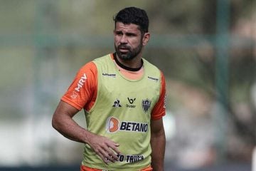 Diego Costa faz trabalhos na fisioterapia no Atlético; trio volta a treinar