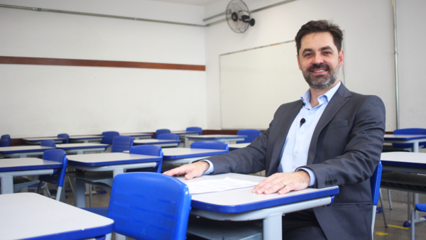 Bernardo Mucida destina R$12 milhões para o sistema de educação de 20 municípios