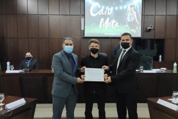 Caio Lourenço, jogador monlevadense do Atlético Mineiro, é homenageado na Câmara